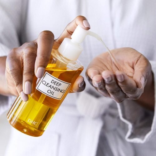 Applying deep cleansing oil